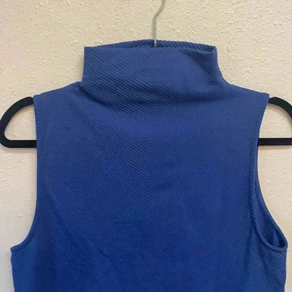 ATHLETA Women’s High Neck Sleeveless Shirt - Picture 2 of 8